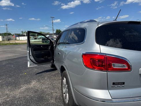 Used 2014 Buick Enclave Leather FWD image 2