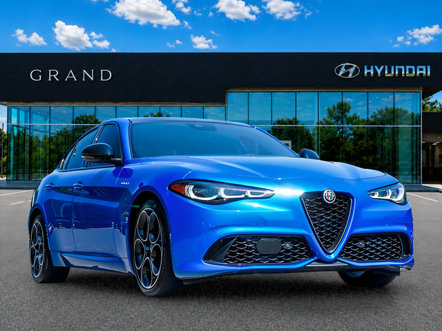 Used 2024 Alfa Romeo Giulia Veloce RWD image 7