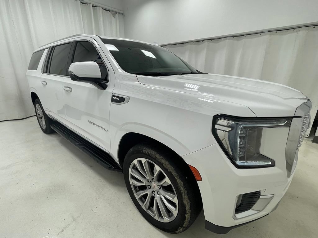Used 2022 GMC Yukon XL Denali AWD/4WD image 3