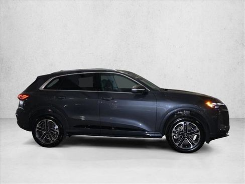 Used 2025 Audi Q5 Premium w/ Convenience Package AWD/4WD image 4