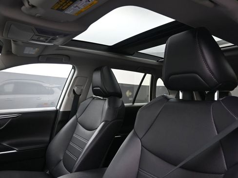 Used 2022 Toyota RAV4 Limited image 12