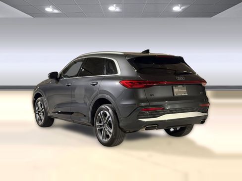 Used 2025 Audi Q5 Premium w/ Convenience Package AWD/4WD image 3