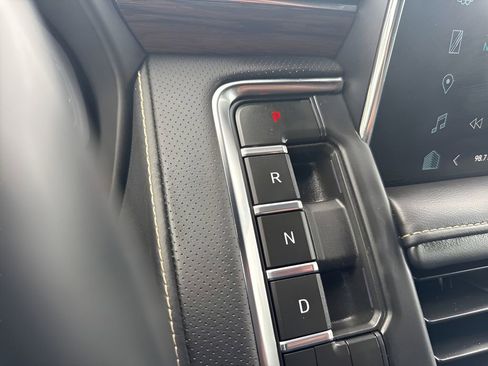 Used 2023 Chevrolet Suburban Premier RWD image 19