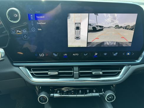 Used 2024 Chevrolet Equinox EV LT FWD image 14