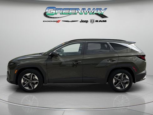 Used 2025 Hyundai Tucson SEL FWD image 2