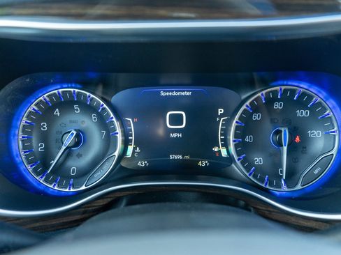 Used 2022 Chrysler Pacifica Pinnacle image 12