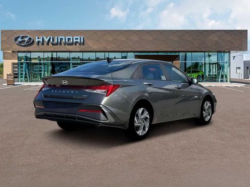 New 2025 Hyundai Elantra SEL FWD image 7