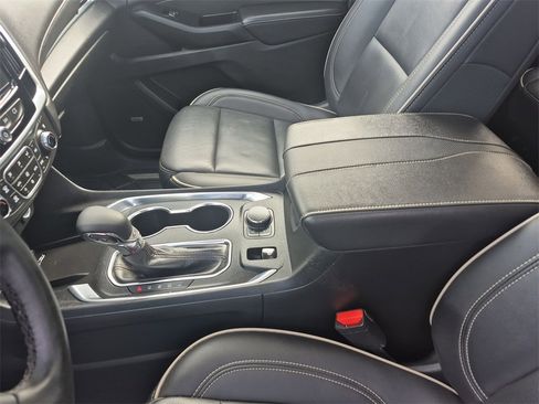 Used 2023 Chevrolet Traverse Premier w/ Redline Edition image 27