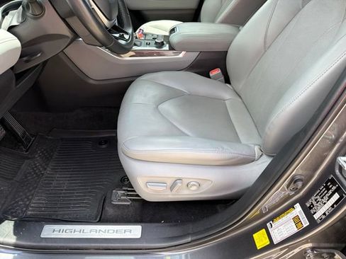 Used 2023 Toyota Highlander Limited AWD/4WD image 9