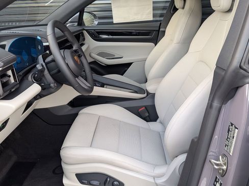 New 2026 Porsche Macan Electric RWD image 5