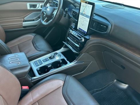 Used 2021 Ford Explorer King Ranch w/ Premium Technology Package image 17