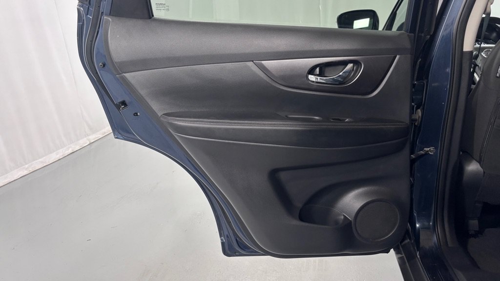 Used 2016 Nissan Rogue SV FWD image 24