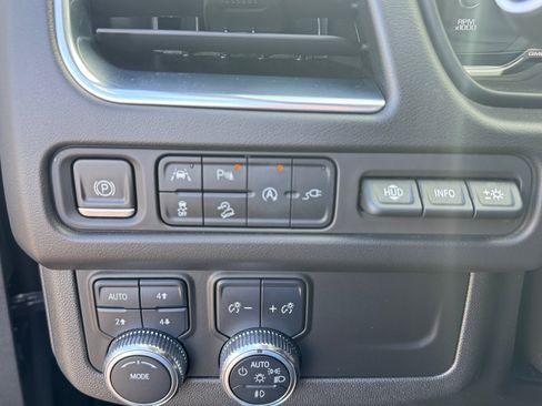 Used 2021 GMC Yukon AT4 w/ AT4 Premium Package AWD/4WD image 27