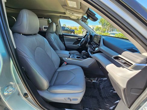 Used 2023 Toyota Highlander Platinum image 31