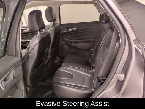 Used 2021 Ford Edge Titanium image 15