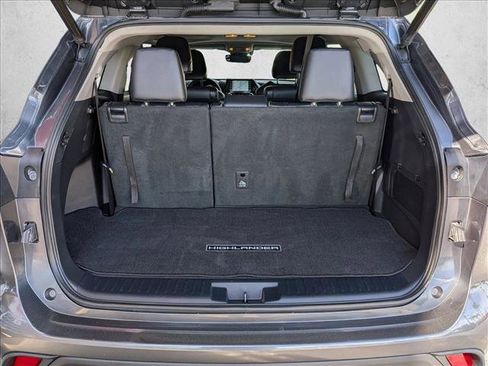 Certified 2021 Toyota Highlander XLE image 6