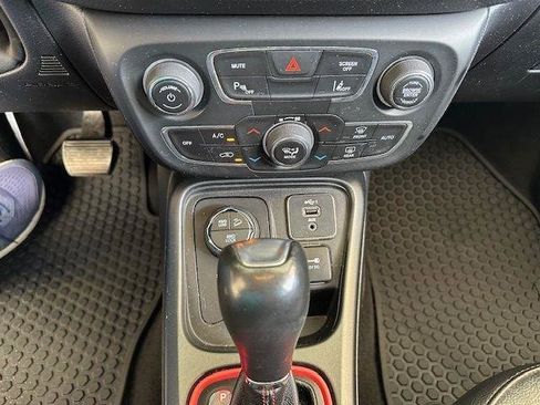 Used 2021 Jeep Compass Trailhawk AWD/4WD image 28