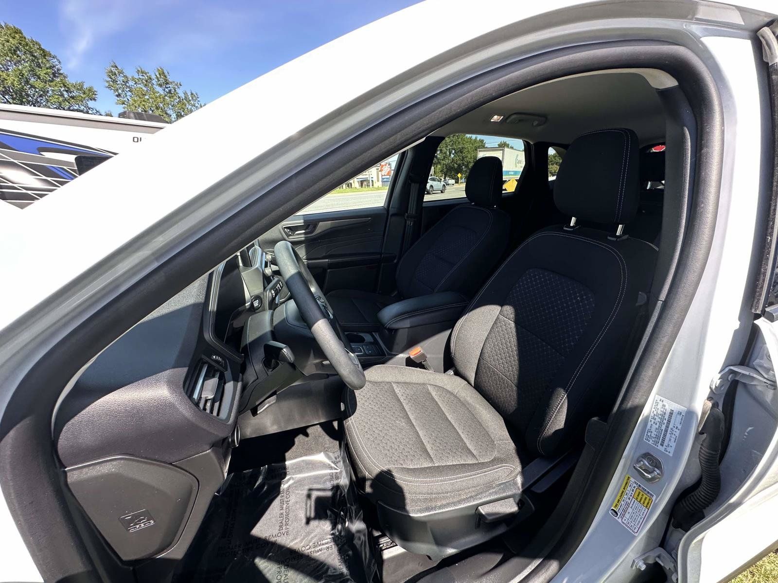 Certified 2025 Ford Escape Active AWD/4WD image 17