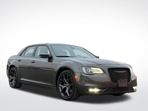 Used 2023 Chrysler 300 S image 3