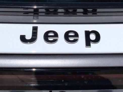 Used 2025 Jeep Wagoneer S Launch Edition image 5