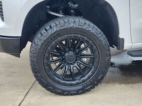 Used 2024 Chevrolet Silverado 1500 LT Trail Boss w/ Convenience Package II image 11