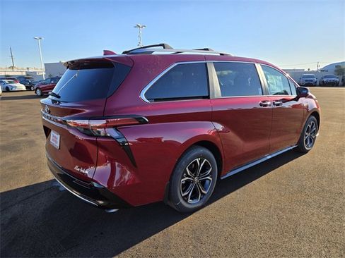 New 2025 Toyota Sienna Platinum image 3