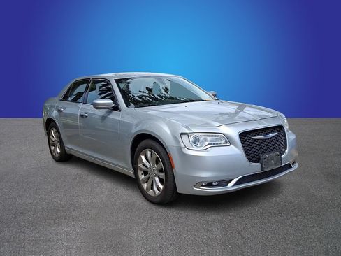 Used 2019 Chrysler 300 Touring w/ Driver Convenience Group AWD/4WD image 2