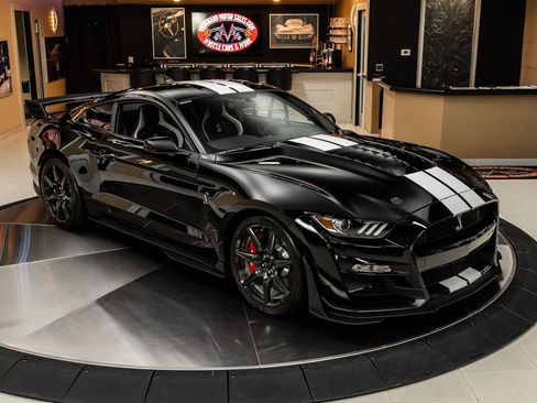 Used 2020 Ford Mustang Shelby GT500 w/ Carbon Fiber Track Pack image 10