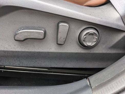 Used 2025 Subaru Outback Touring AWD/4WD image 14