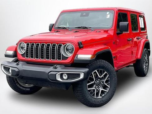 Used 2025 Jeep Wrangler Unlimited Sahara AWD/4WD image 2