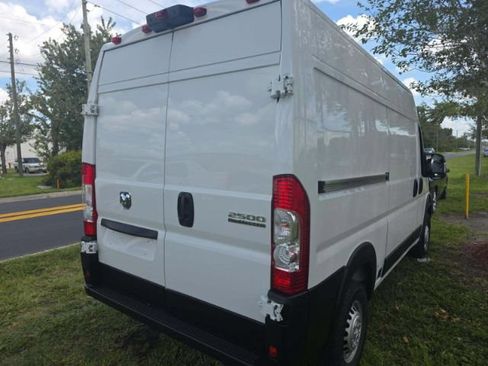 Used 2024 RAM ProMaster 2500 w/ Convenience Group FWD image 2