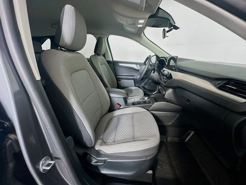 Used 2021 Ford Escape SE w/ SE Sport Appearance Package image 32