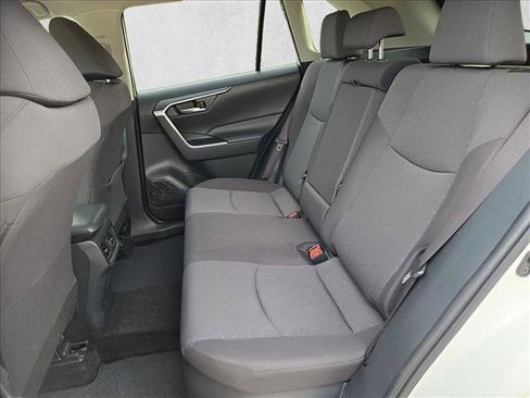 Used 2021 Toyota RAV4 XLE AWD/4WD image 16