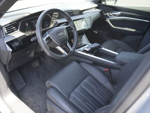 Certified 2023 Audi e-tron S Prestige image 8