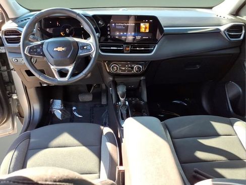 Used 2025 Chevrolet TrailBlazer LT w/ Convenience Package FWD image 13