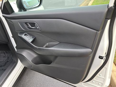Used 2024 Nissan Rogue S FWD image 14