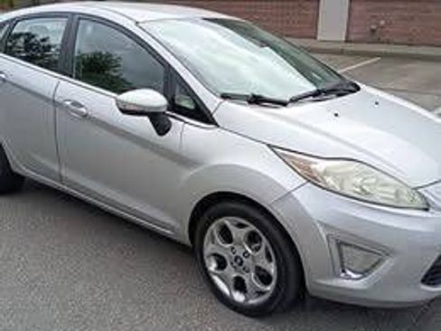 Used 2013 Ford Fiesta Titanium FWD image 1