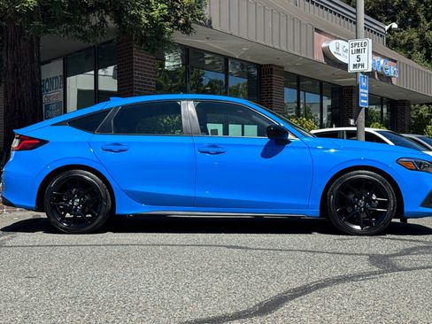 Used 2023 Honda Civic Sport image 3