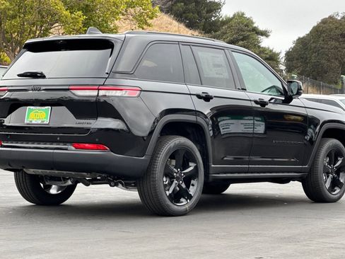 New 2025 Jeep Grand Cherokee Limited w/ Luxury Tech Group II image 4