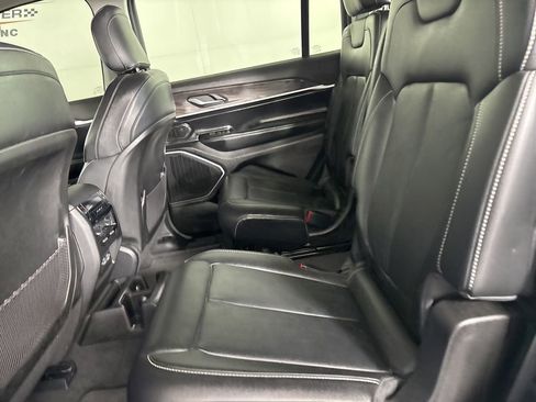 Used 2022 Jeep Grand Cherokee L Limited image 25