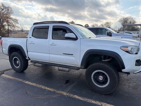 Used 2016 Toyota Tacoma SR5 image 37