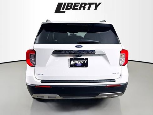 Used 2022 Ford Explorer XLT w/ Equipment Group 202A image 6