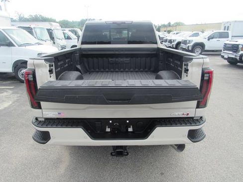 Certified 2026 GMC Sierra 3500 AT4 w/ Technology Package AWD/4WD image 38