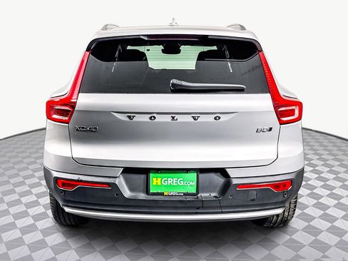 Used 2025 Volvo XC40 B5 Core image 8
