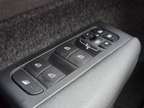 Used 2024 Volvo XC40 B5 Plus AWD/4WD image 34