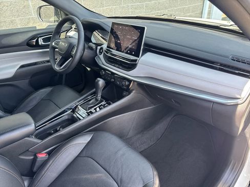 Used 2023 Jeep Compass Limited image 9