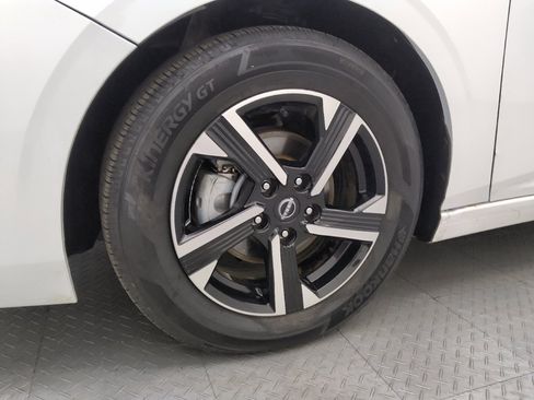 Used 2025 Nissan Sentra SV FWD image 31