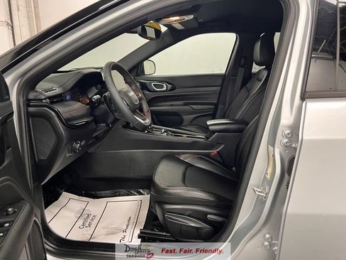 Used 2025 Jeep Compass Trailhawk AWD/4WD image 29