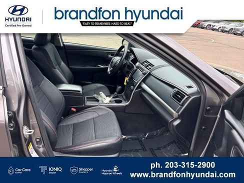 Used 2015 Toyota Camry SE w/ Moonroof Package FWD image 27