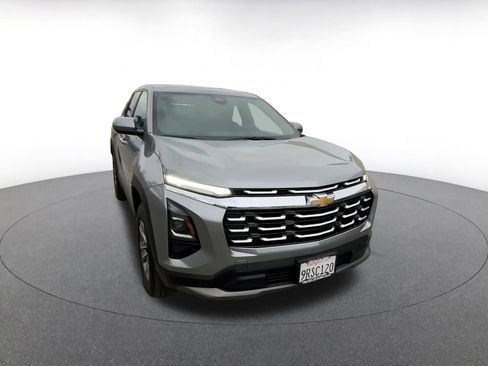 Used 2025 Chevrolet Equinox LT image 3